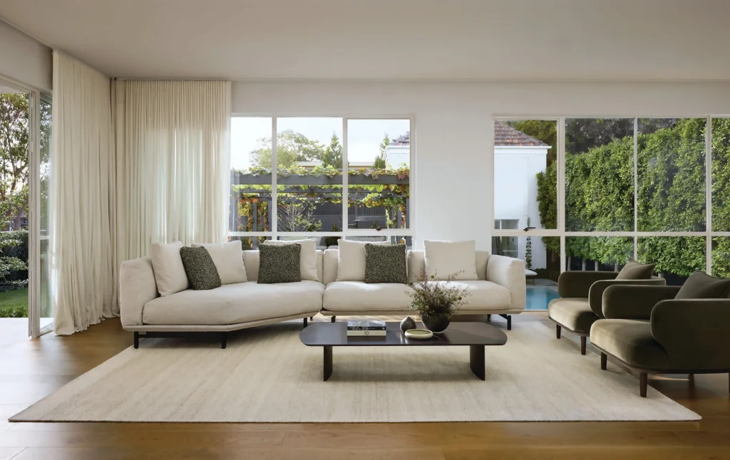 Curved Sofas 1 Curved Sofas How Soft Lines Are Reshaping Contemporary Living Spaces 654158